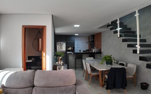 Duplex à venda com conforto e sofisticação em cada detalhe no bairro