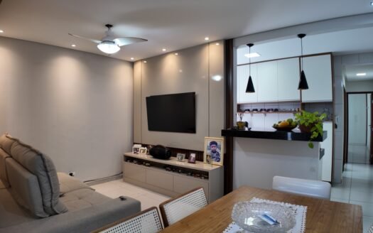 Casa geminada mas, com charme, conforto e praticidade no Residencial Bethânia!
